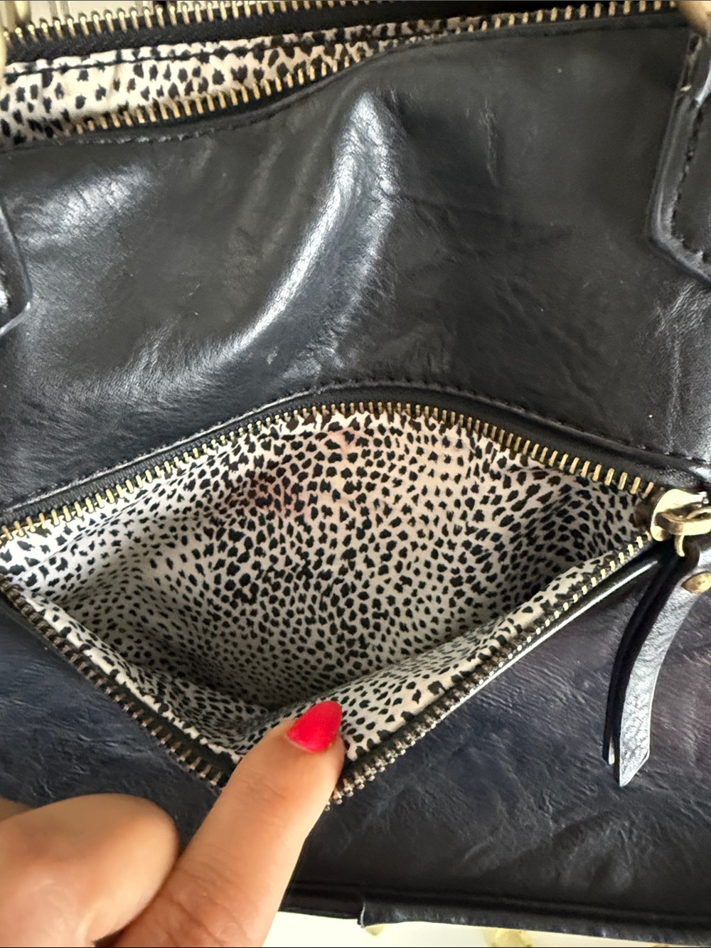 Antik Kraft Libby Crossbody Bag - Picture 6 of 15